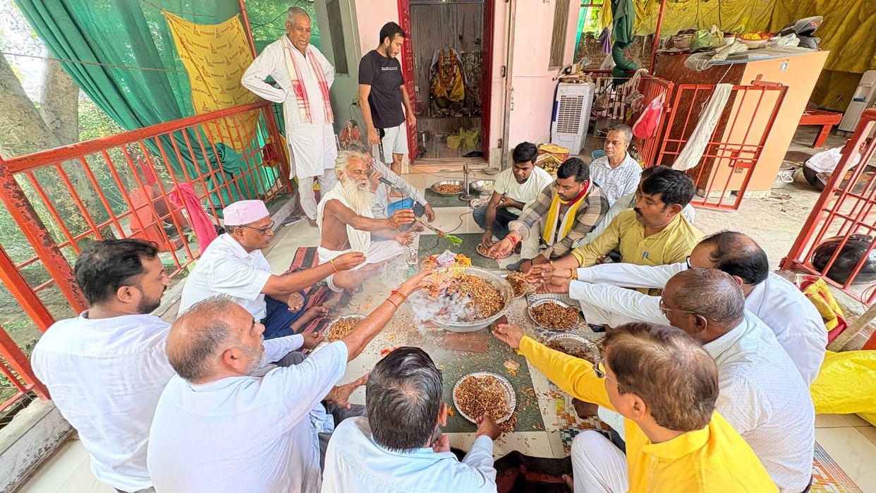 Establishments decorated, tableau taken out, worship of Dev Shilpi by performing havan