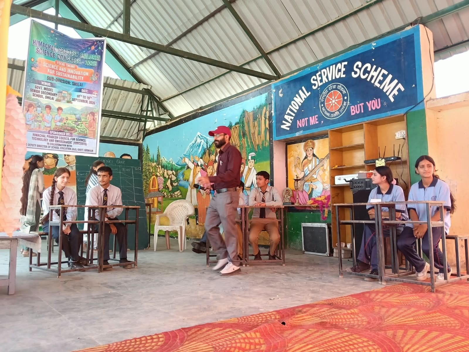 शिलाई स्कूल में बाल विज्ञान कांग्रेस के दौरान प्रतियोगिता में भाग लेते विद्यार्थी। संवाद