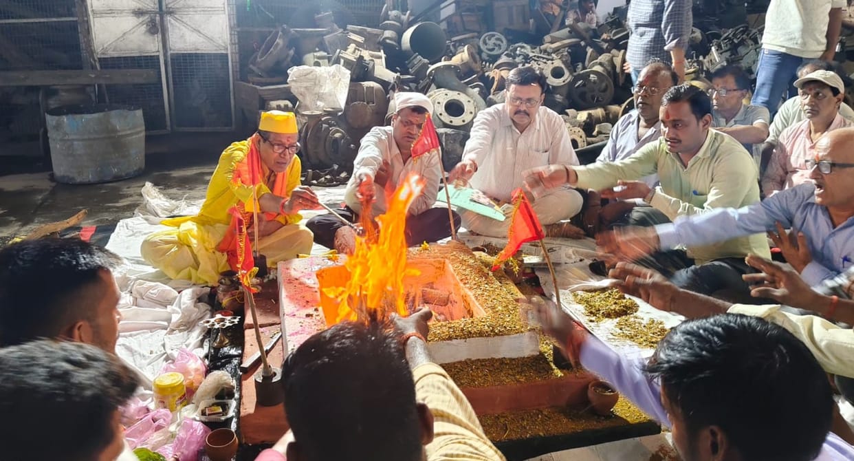 Prayers were offered to machines and tools, seeking happiness and prosperity.