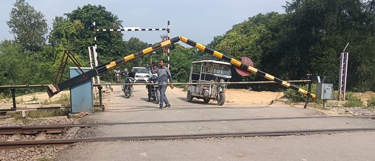 The e-rickshaw broke through the barrier and sped off just as the gate was closing.