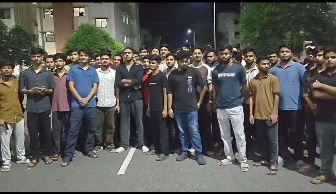 झारखंड: इंजीनियरिंग कॉलेज के खाने को लेकर छात्रों का हंगामा, कीड़े-कांच और लोहे के तार मिलने का आरोप