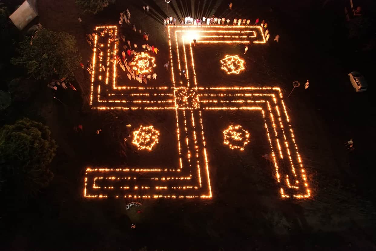 Beri temple illuminated by 31,000 lamps.