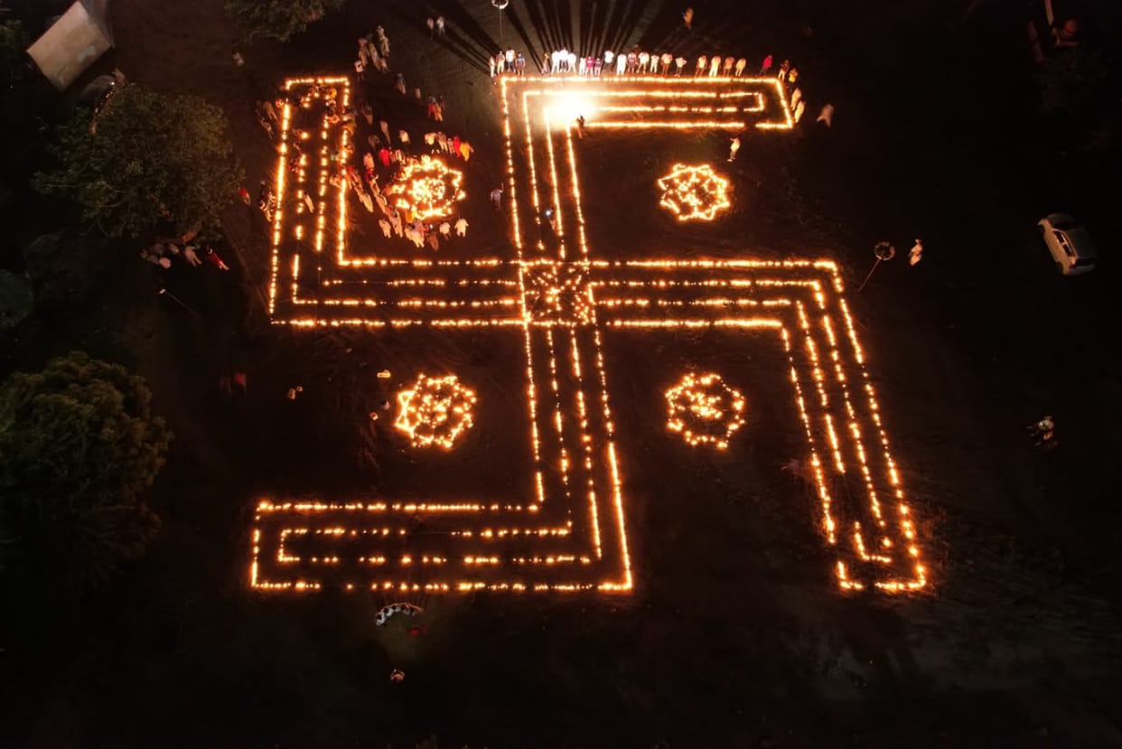 Beri temple illuminated by 31,000 lamps.