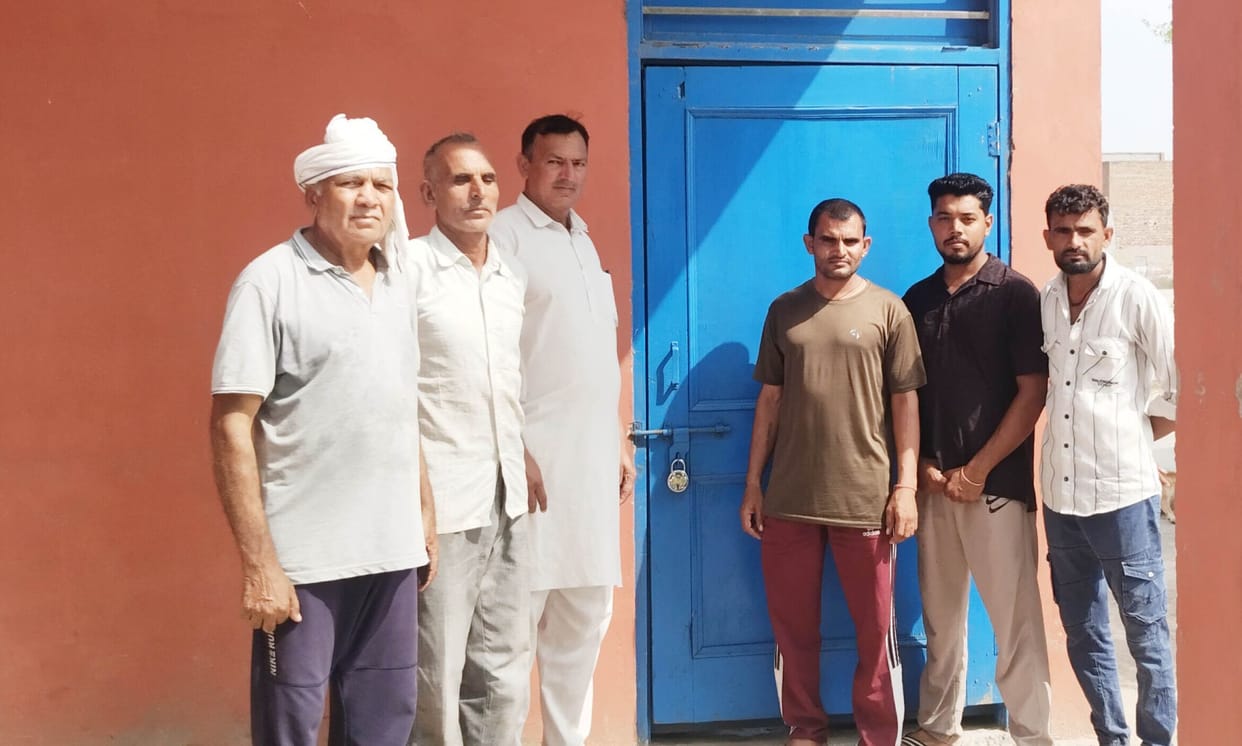Badhana has been thirsty for seven days, villagers protested by locking the water tank.
