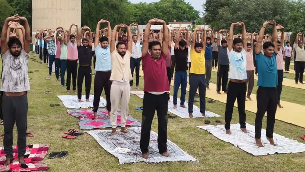 The day began with yoga and pranayama at Dulina Jail.