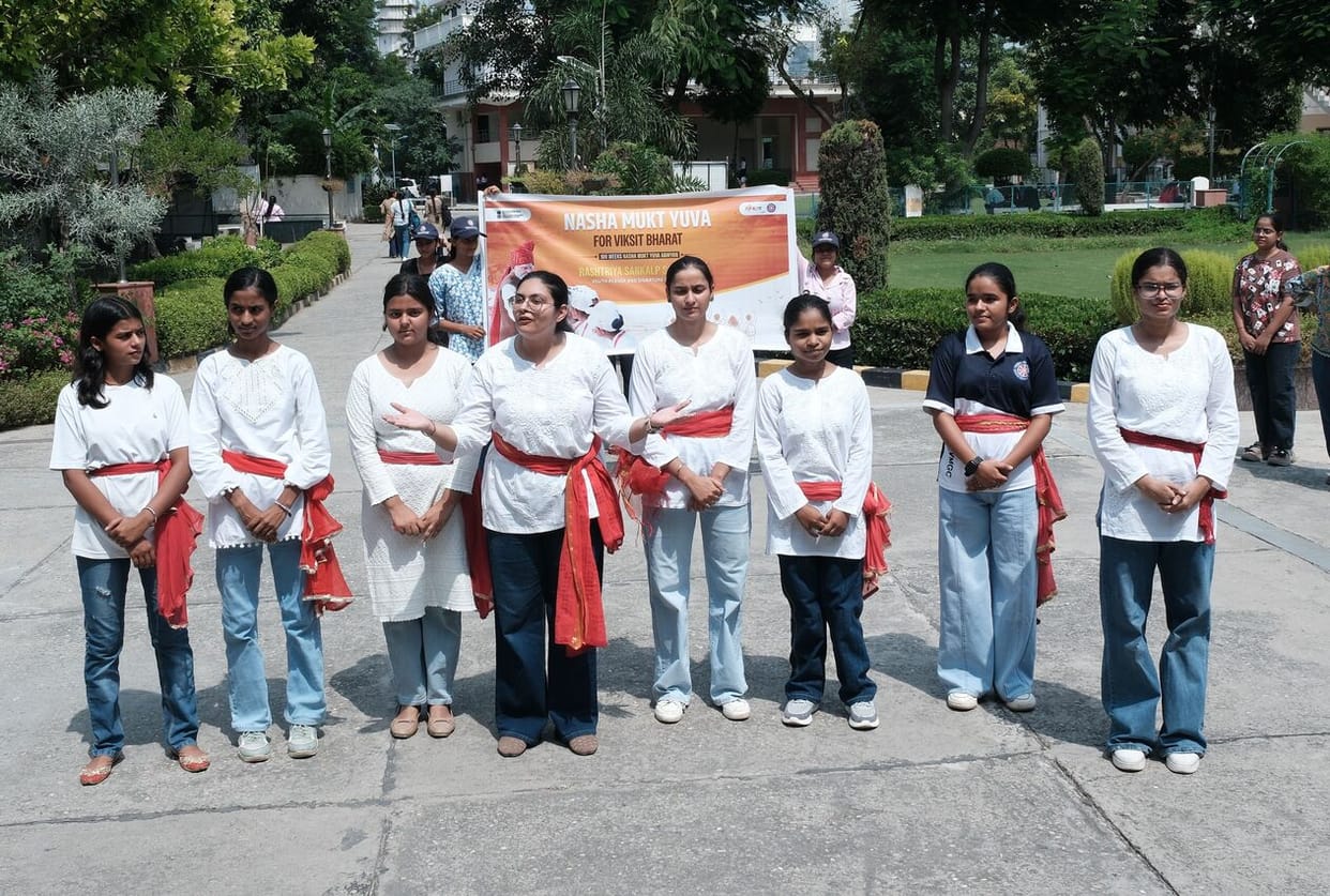 Female students took a pledge to stay away from substance abuse during a cancer awareness campaign.