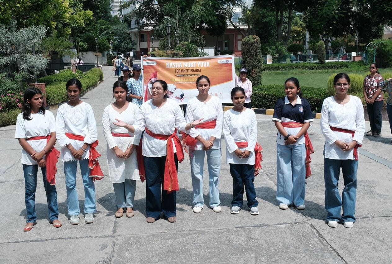 अमर उजाला की ओर से आयोजित कार्यक्रम में जीवीएम गर्ल्स कॉलेज परिसर में नशे पर नाटक प्रस्तुत करती