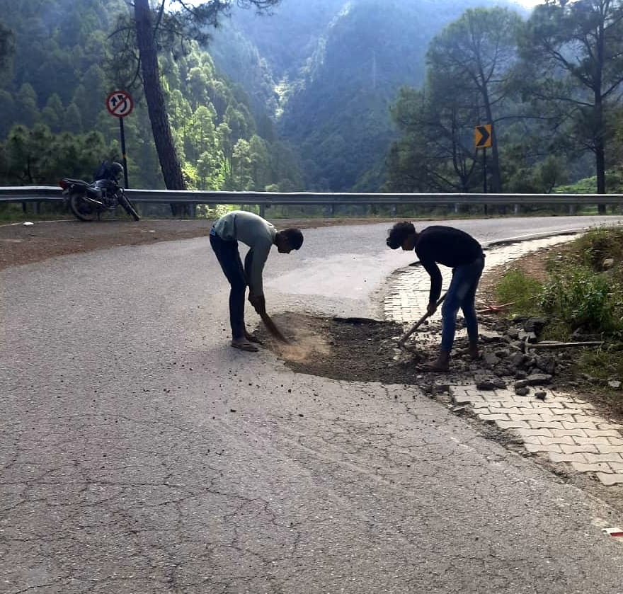 PWD begins patchwork on Bageshwar-Girichina highway; relief from potholes expected.