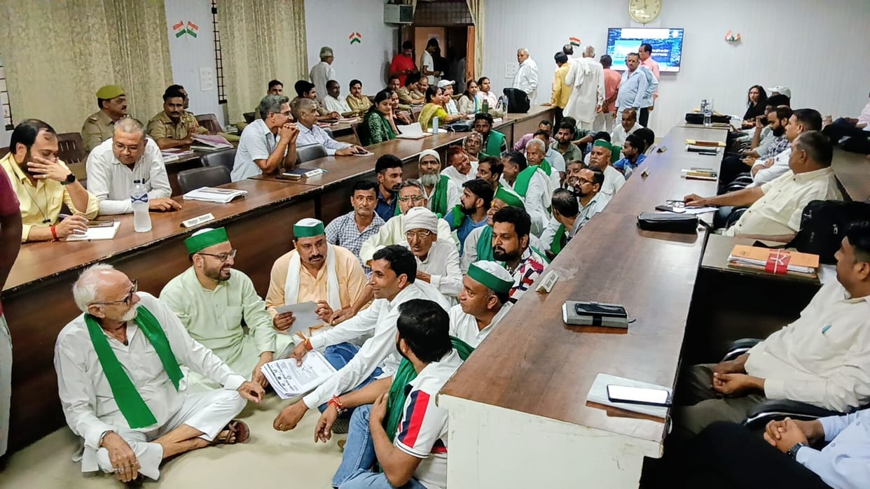 Heated exchange between BKU (Arajnaitik) office-bearers and the SDM.