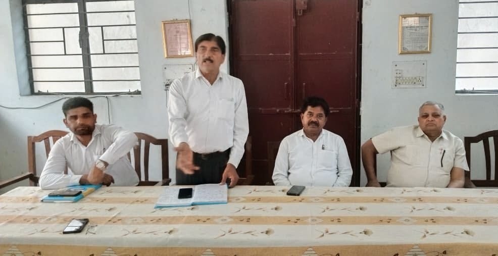 Resentment was expressed over the Tehsildar's style of functioning and attitude.