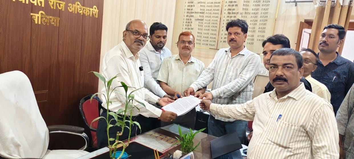 Warning of agitation over rude behavior towards ADO (Panchayat); memorandum submitted to CDO.