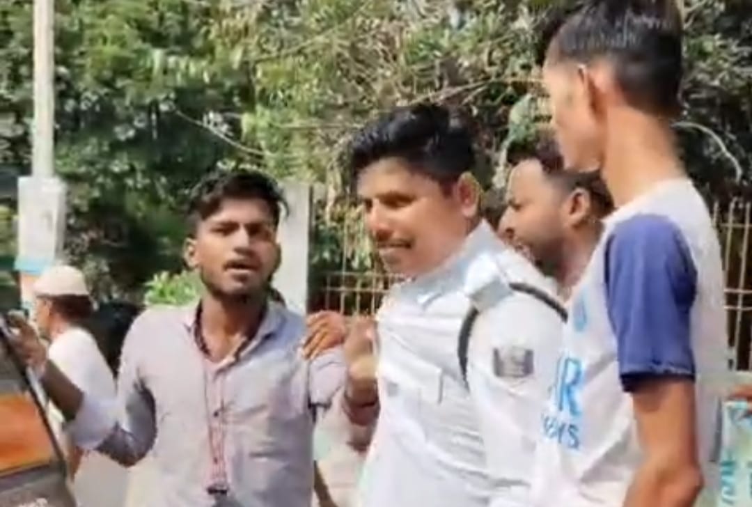 bodhgaya three youths detained after assault on traffic policeman over minor toto driver today bihar news