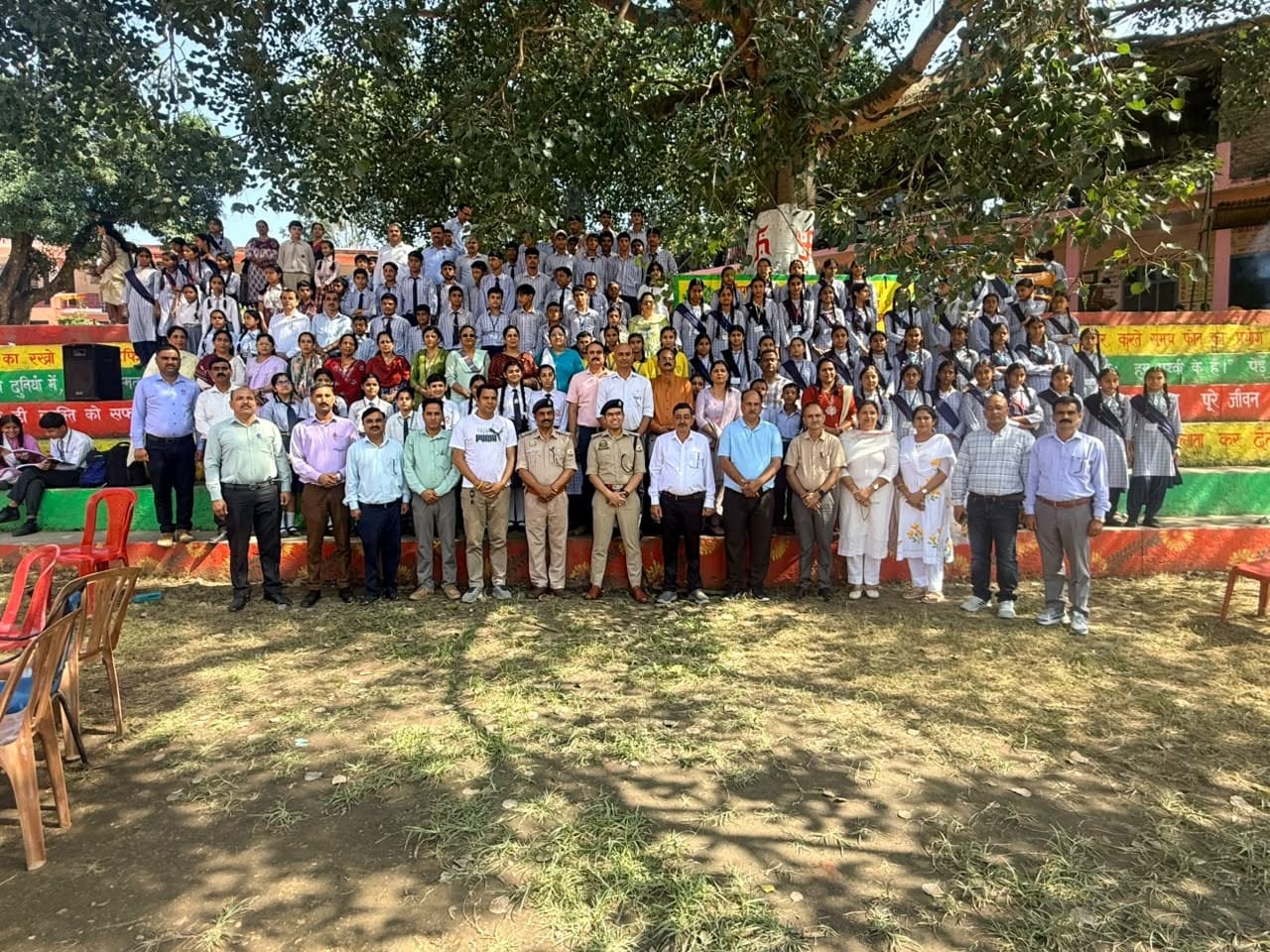डंगार स्कूल में आयोजित खंड स्तरीय बाल विज्ञान कांग्रेस के शुभारंभ अवसर पर उपस्थित विद्यार्थी व 