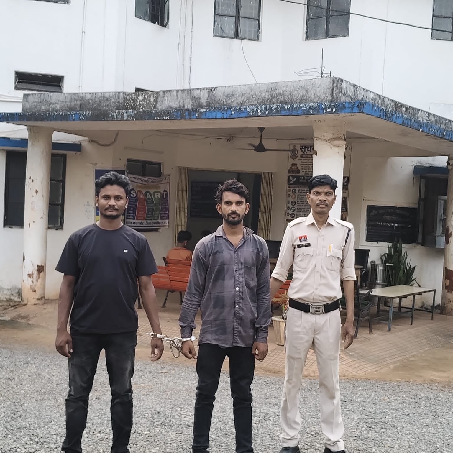 फरार चल रहे दो आरोपी गिरफ्तार