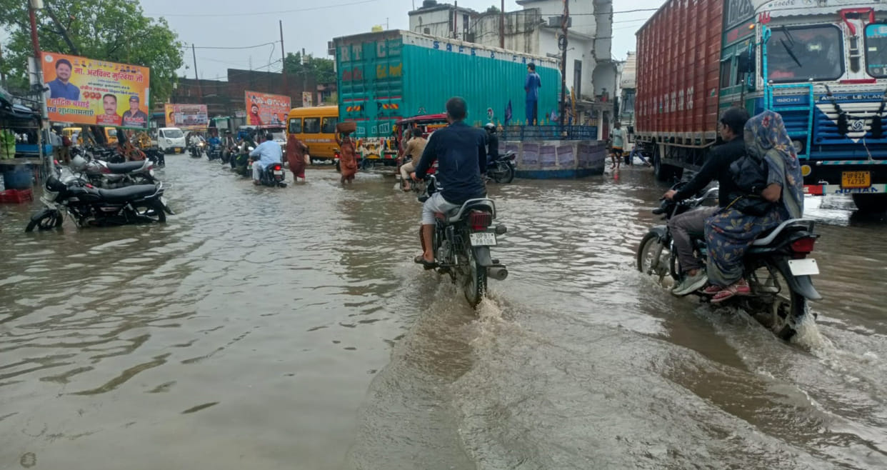 An hour of heavy rain brought Rath town to a standstill.