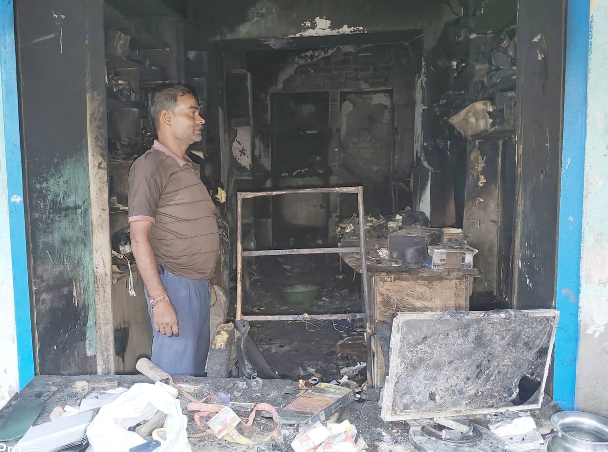 Fire in electronics shop due to short circuit; loss of seven lakh rupees.