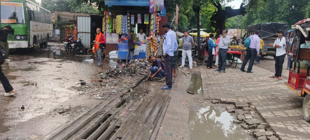 Work to clear the clogged drain at the entrance has begun.