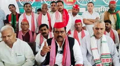 फोटो-35-सपा कार्यालय में वार्ता करते पूर्व एमएलसी रजपाल कश्यप। संवाद