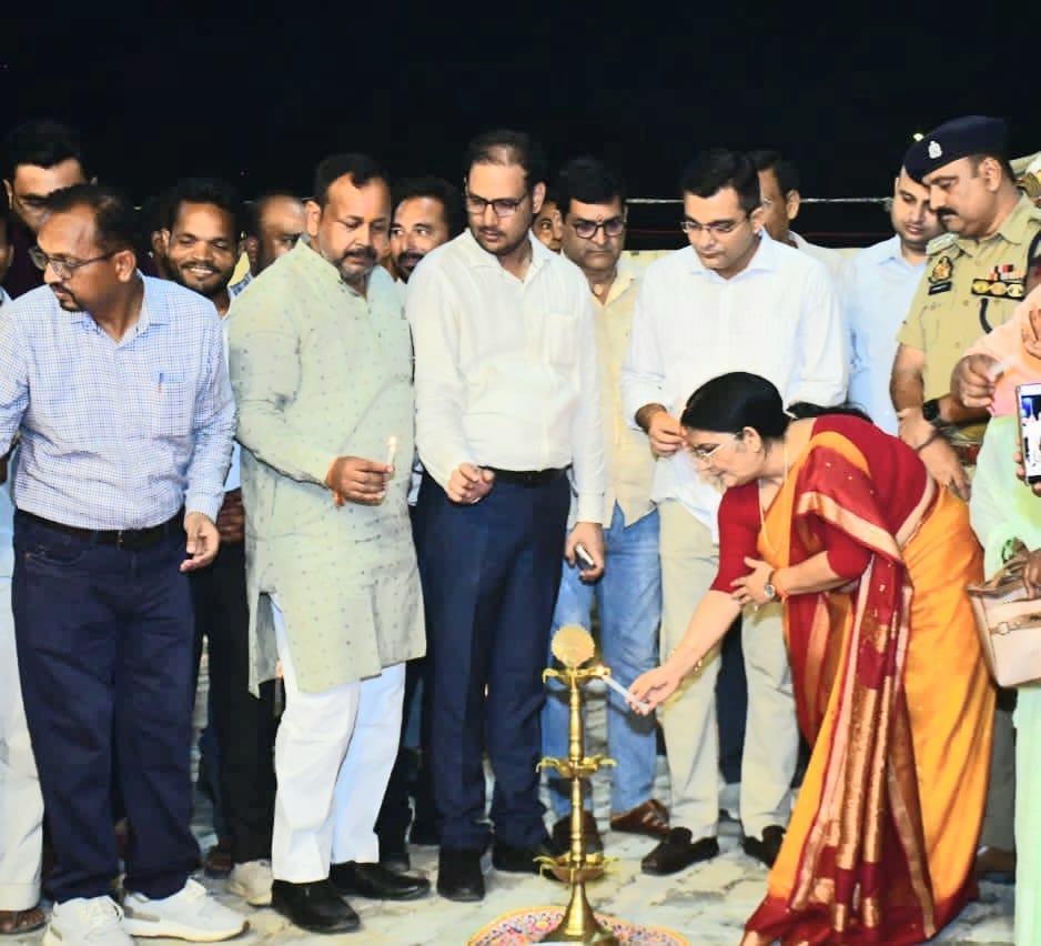 Rupapur and Mallawan cuts of the expressway were illuminated with lamps, Shahabad was also illuminated.