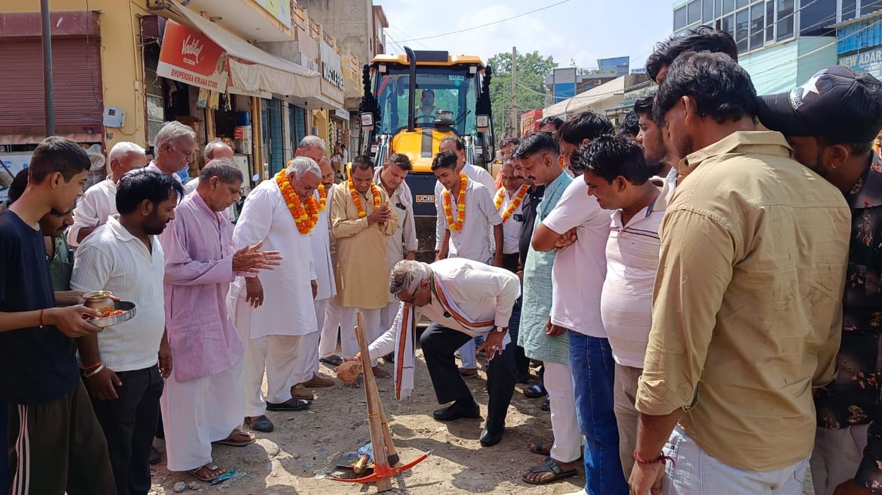 Elderly residents inaugurated the event when the MLA was late; the Chairperson