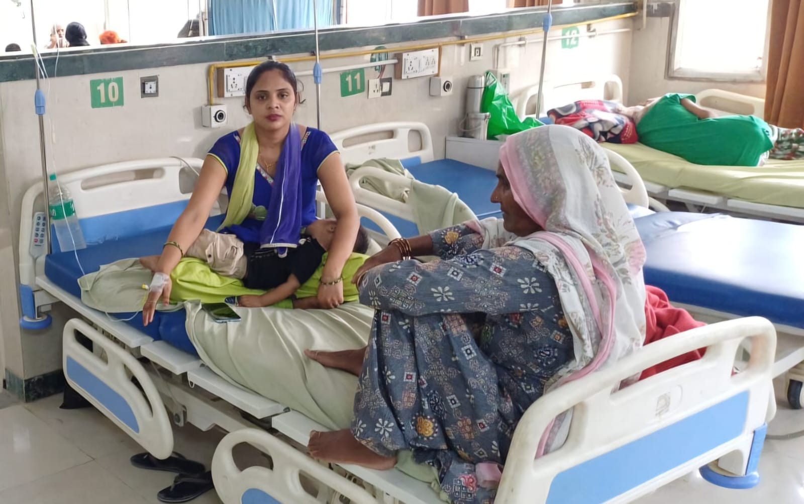 फोटो :: सोनीपत के नागरिक अस्पताल में मामले की जानकारी देती प्रीति। संवाद