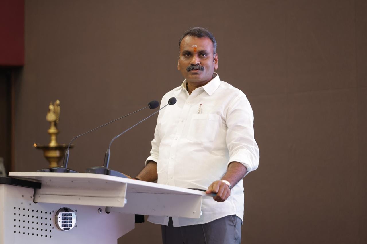 फोटो : सोनीपत की ओपी जिंदल ग्लोबल यूनिवर्सिटी में आयोजित कार्यक्रम को संबोधित करते केंद्रीय रा