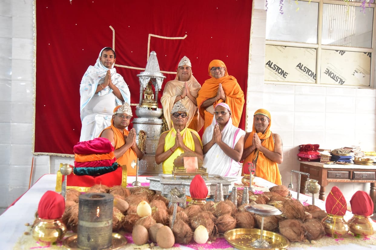One can live a happy life by staying away from deceit and trickery: SK Jain