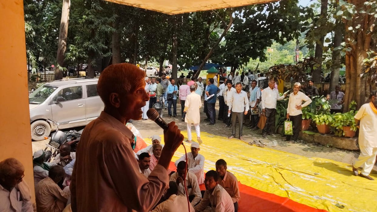 Farmers staged a protest on the premises of the sugarcane officer's office.