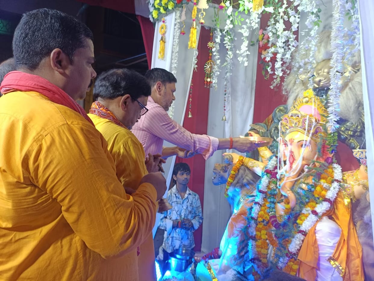 Women immersed in the devotion of Ganpati Bappa