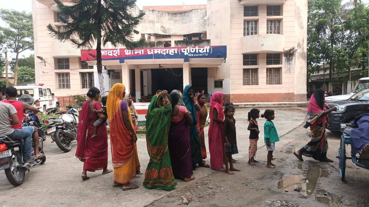 Purnia Road Accident: 2 Migrant Workers Killed After Unknown Vehicle Hits Bike in Dhamdaha