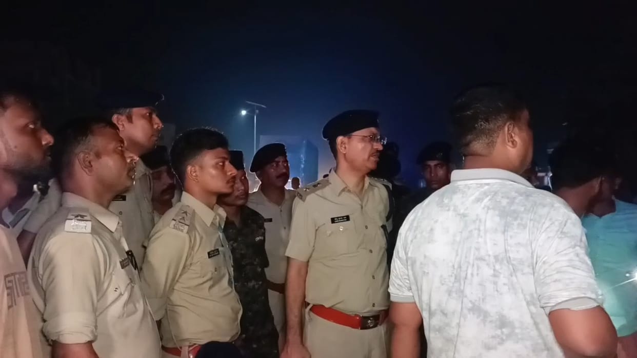 Bihar Vaishali Tragic road accident on the Hajipur Muzaffarpur NH one lawyer killed three injured