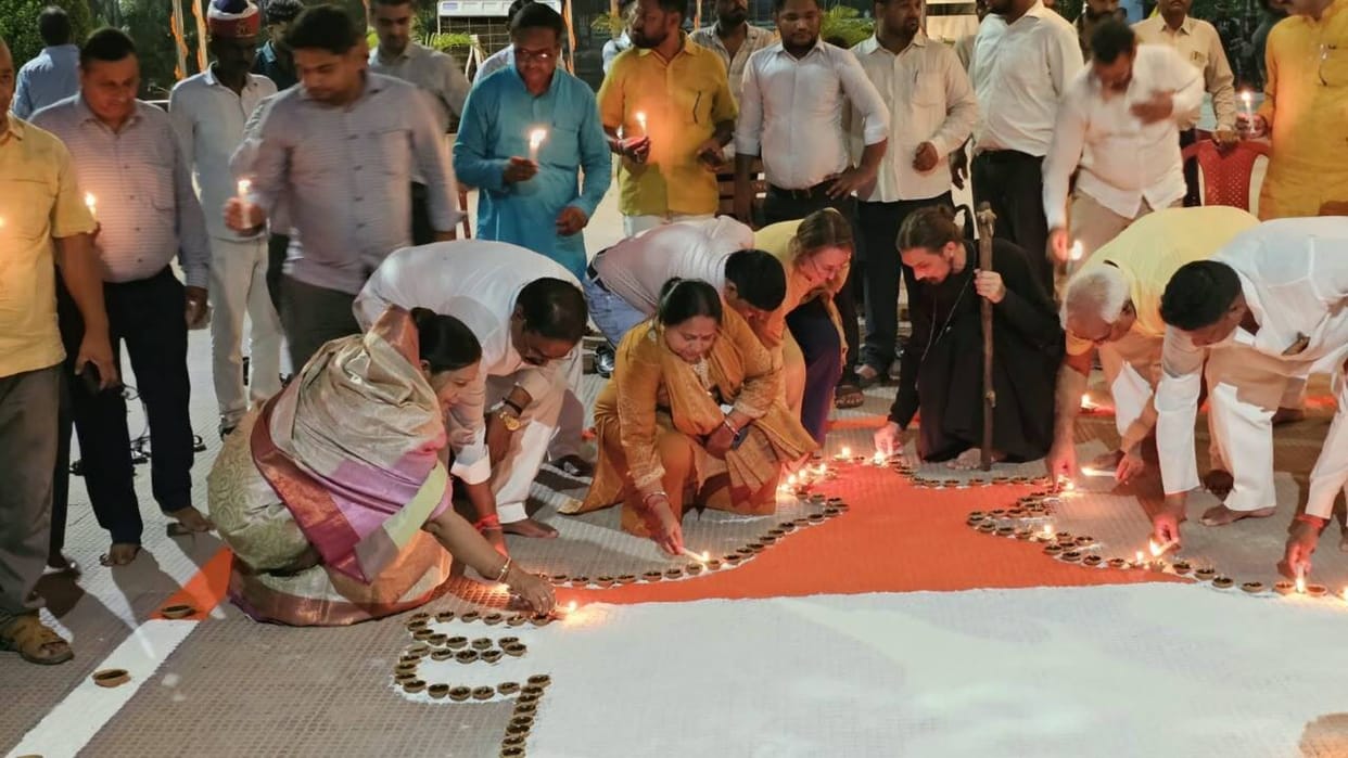 Buddha Ghat lit up with lamps, took a pledge for cleanliness