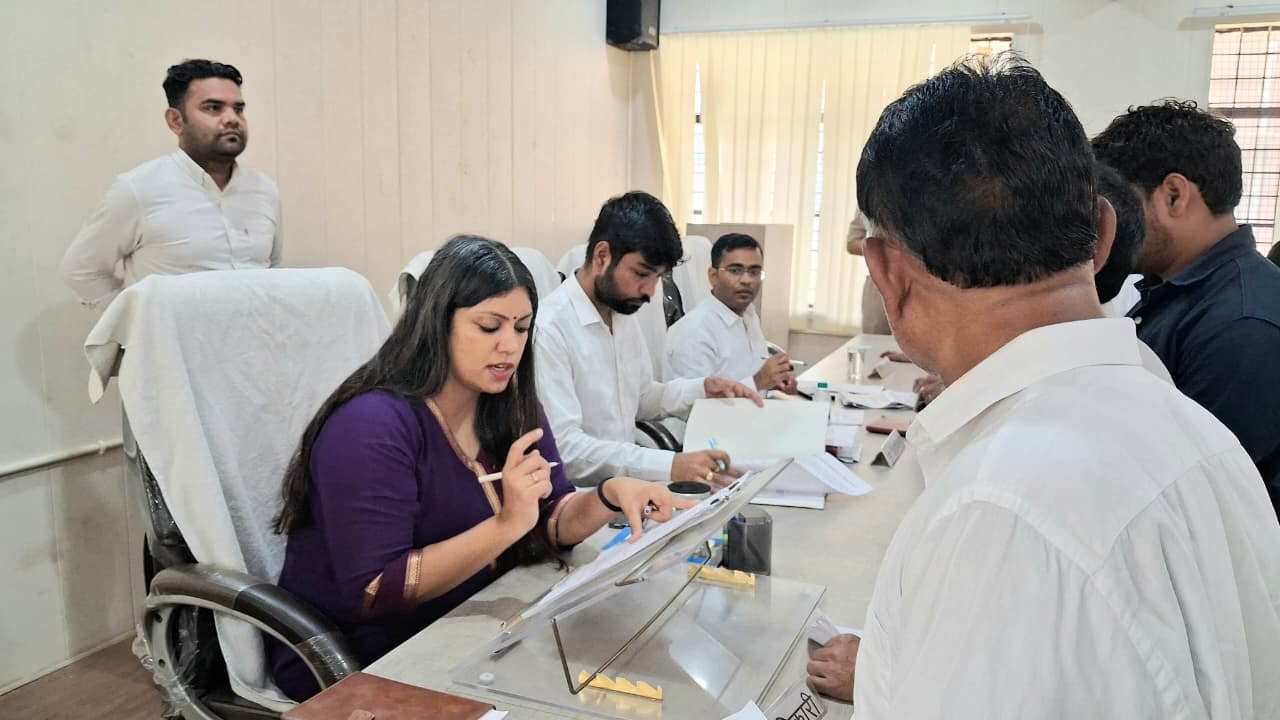 जनपद गौतमबुद्धनगर की तीनों तहसीलों आज संपूर्ण समाधान दिवस का आयोजन किया गया।