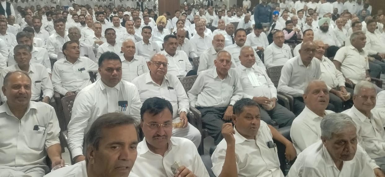 The newly appointed executive committee of the District Bar Association, Kurukshetra, took the oath of office.