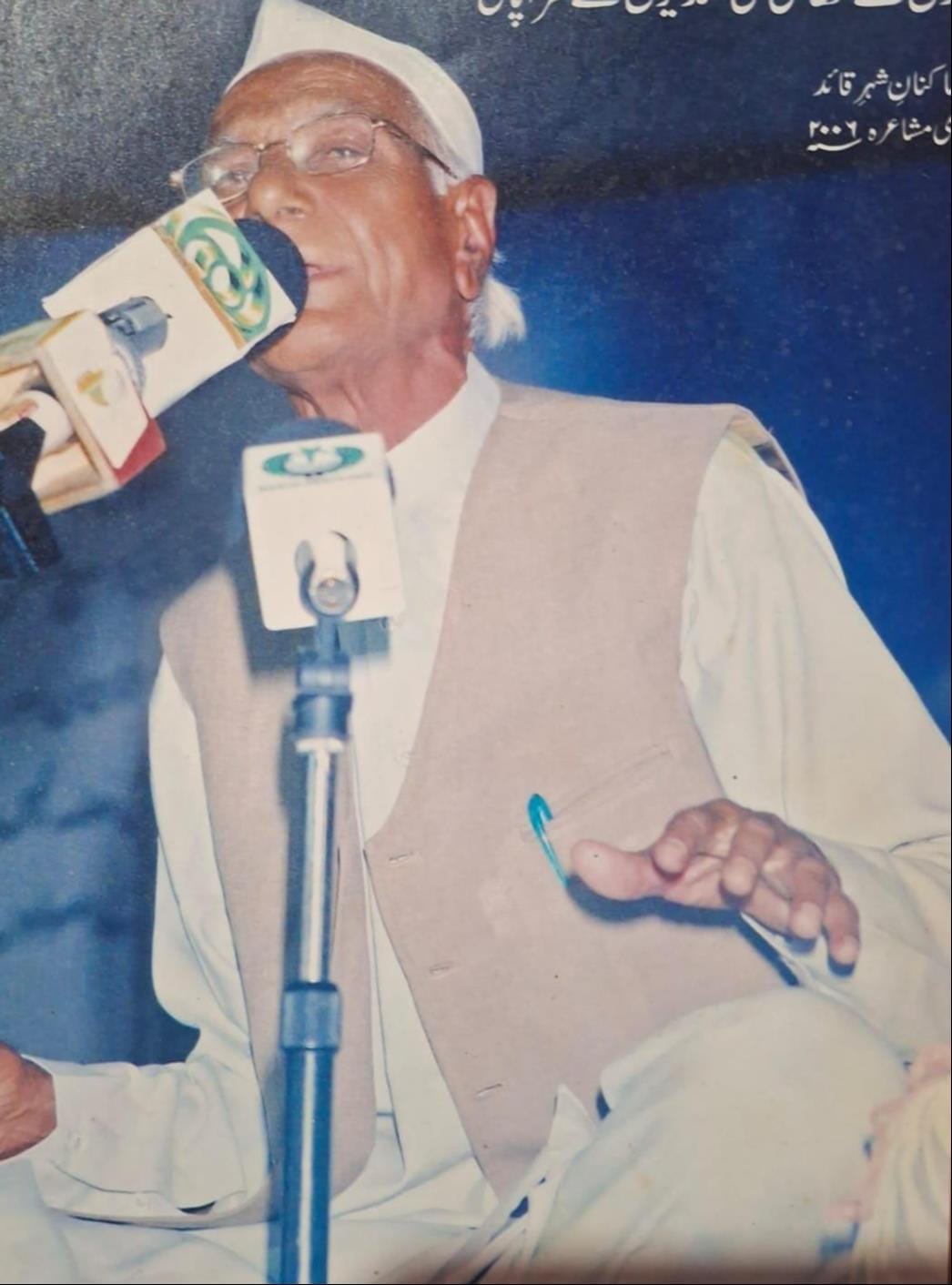 कैराना के मशहूर शायर मुजफ्फर रज्मी पाकिस्तान में कार्यक्रम के दौरान। फाइल फोटो