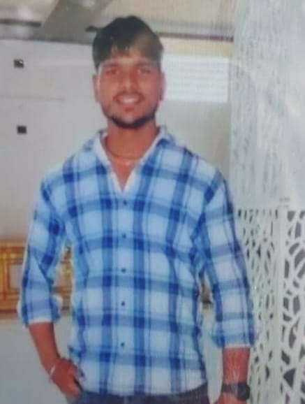 Girlfriend was on a video call, driver consumed a poisonous substance and shot himself