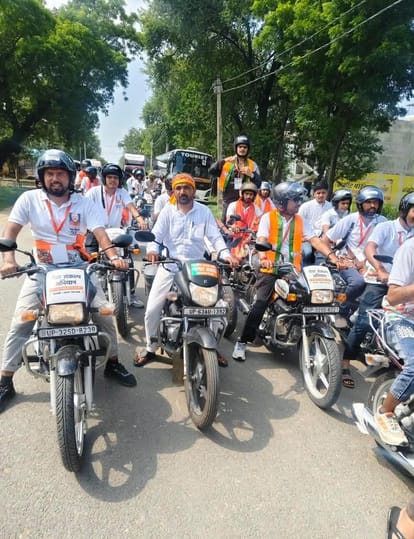 काशी से प्रधानमंत्री नरेंद्र मोदी के जन्म स्थान बड़नगर सेवा संकल्प बाइक की यात्रा लालगंज के बल्