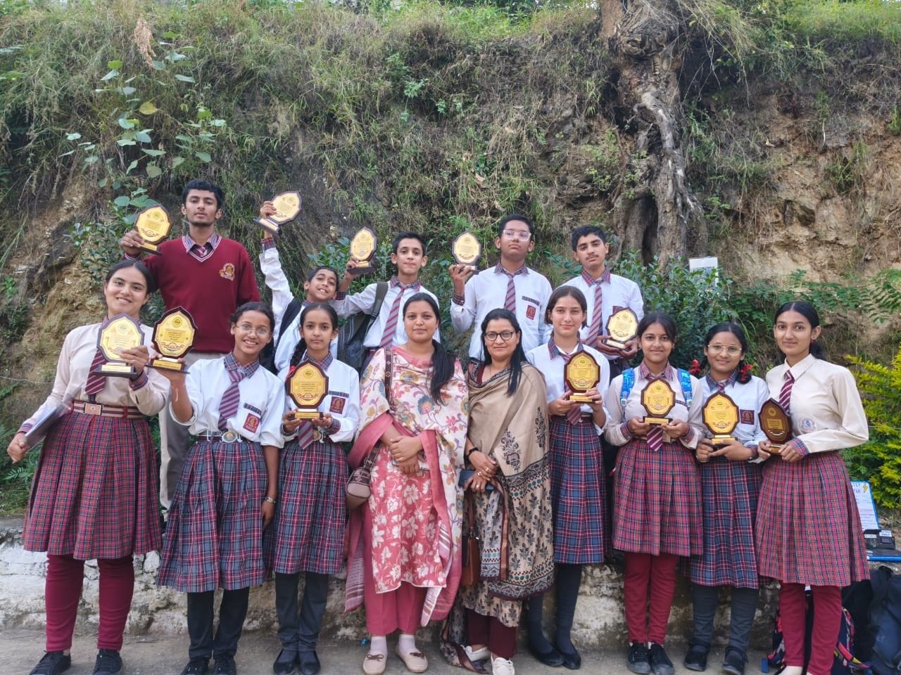 खंड स्तरीय बाल विज्ञान कांग्रेस में वीनस पब्लिक सीनियर सेकेंडरी स्कूल नित्थर के विजेता। स्कूल प