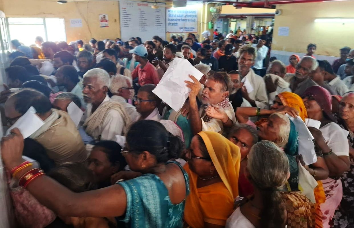Patients throng medical college; overcrowding disrupts arrangements.