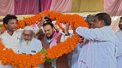 महाराष्ट्र में सपा प्रदेश अध्यक्ष अबू आजमी का स्वागत करते सपा कार्यकर्ता-स्रोत पार्टी