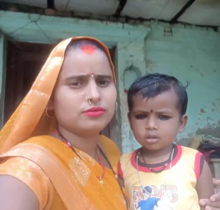 मड़ियाहूं--मृतक शशिकला पटेल व श्रेया की फाइल फोटो। परिजन