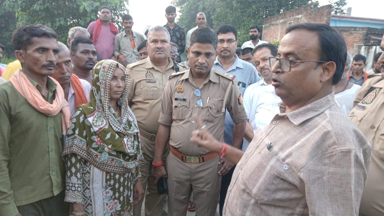 Villagers surrounded the Naib Tehsildar for an hour and a half; the SDM secured his release.