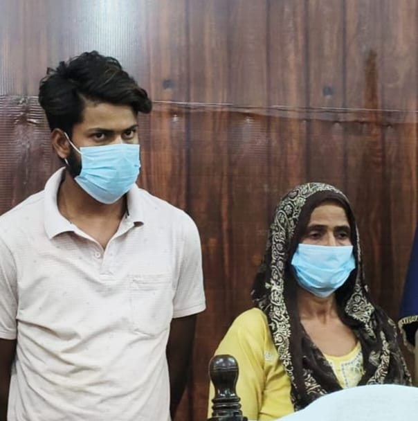 पुलिस की गिरफ्त में ज्योति हत्याकांड के आरोपी मां-बेटा।