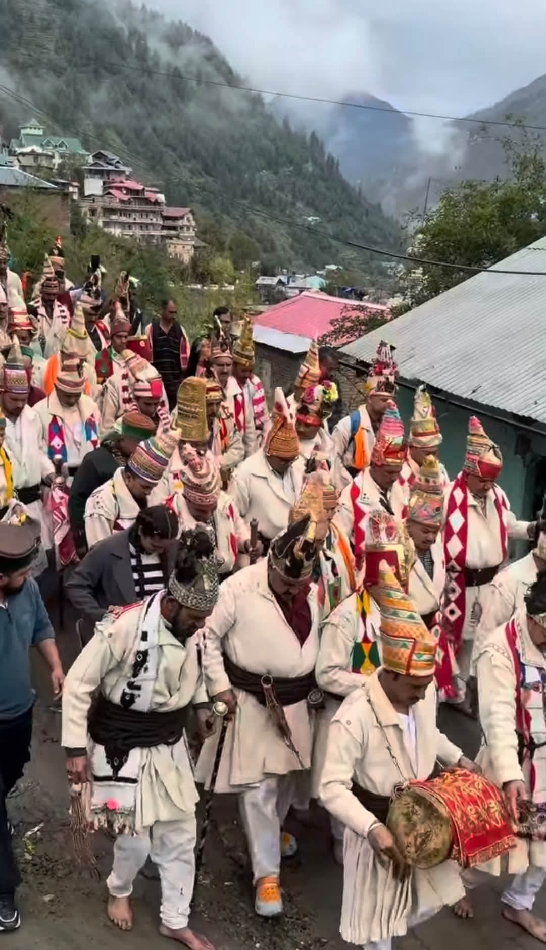 पवित्र मणिमहेश का मनमोहक दृश्य । संवाद