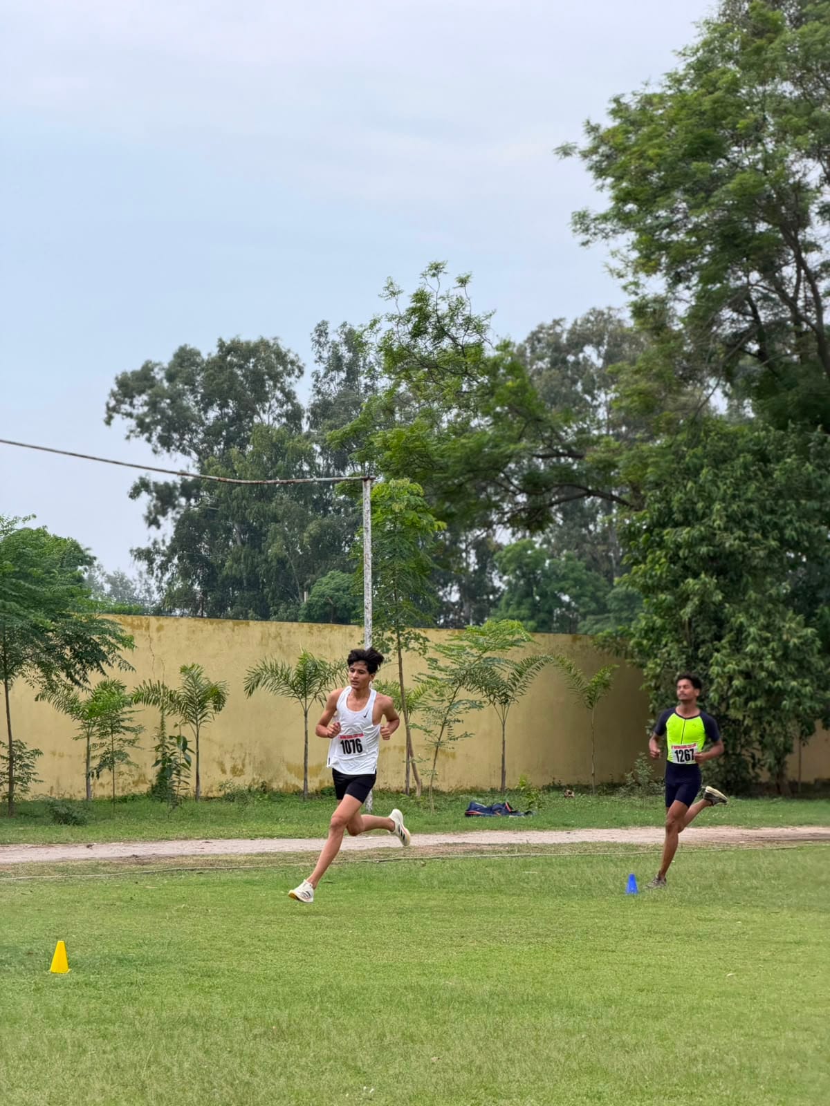 राज्य स्तरीय मॉडर्न पेंटाथलॉन प्रतियोगिता में हिस्सा लेते खिलाड़ी खेल विभाग