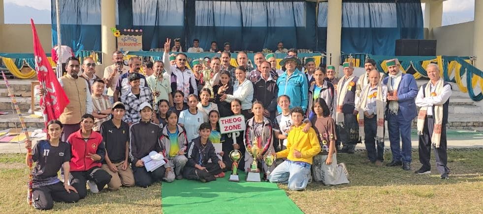 सराहन में आयोजित जिला स्तरीय खेलकूद प्रतियोगिता में ओवरऑल चैंपियन बना ठियोग जोन मुख्यातिथि के