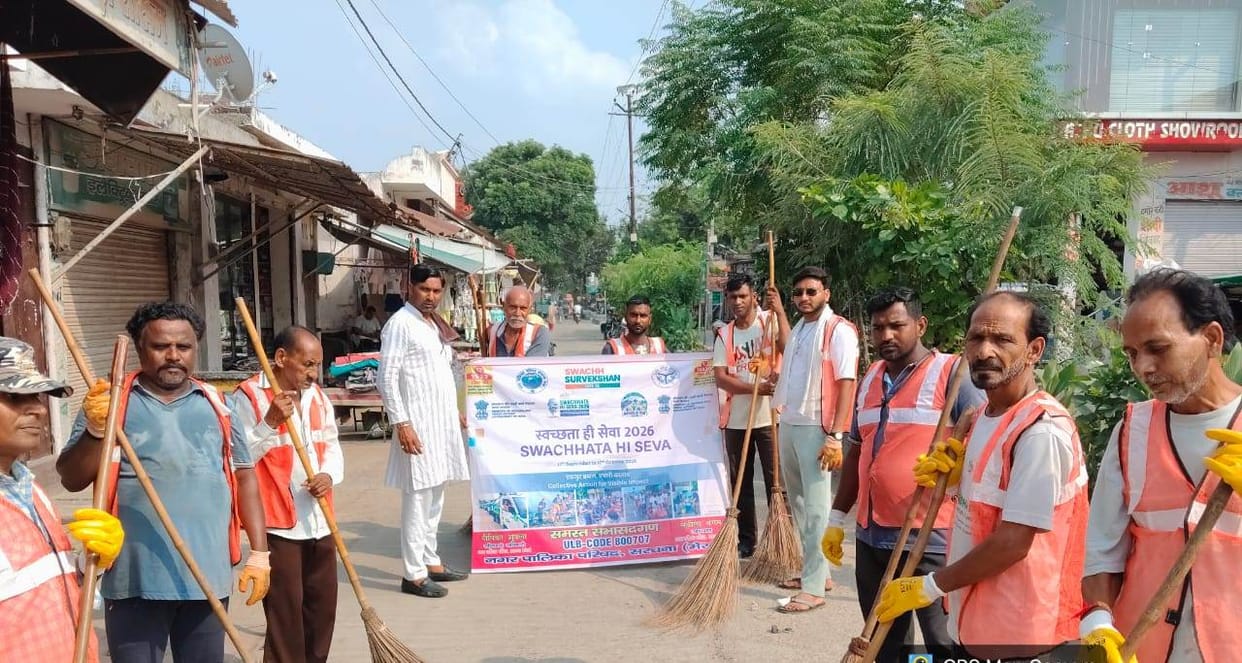 A special cleanliness drive was conducted in markets and at major intersections.