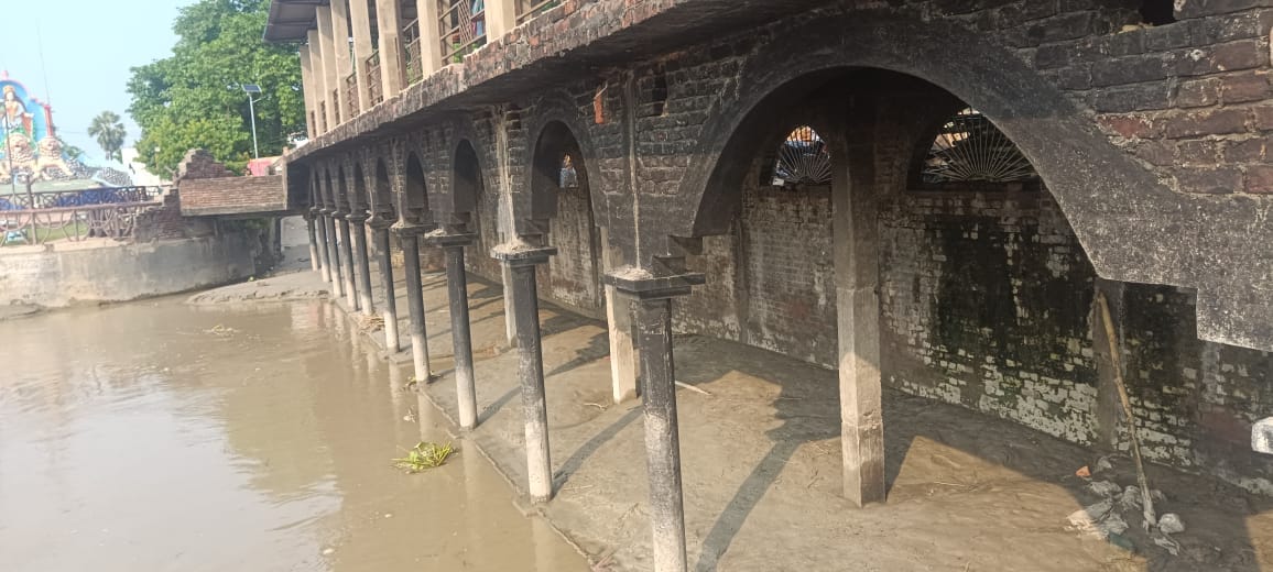 दोहरीघाट में घटा सरयू नदी का जलस्तर। संवाद