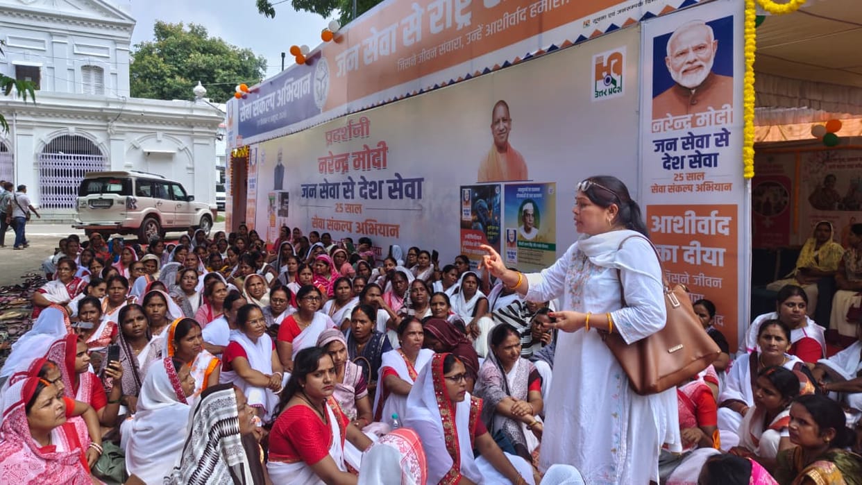 ASHA facilitators demanded state employee status.