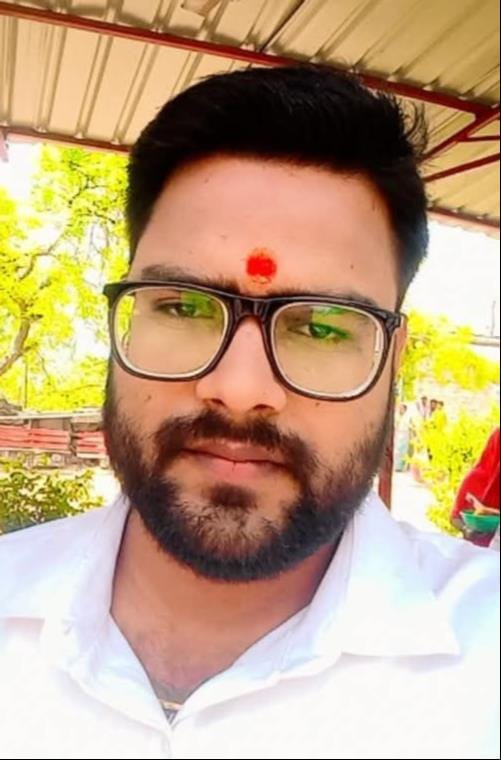 अभिषेक साह, किराना व्यापारी।